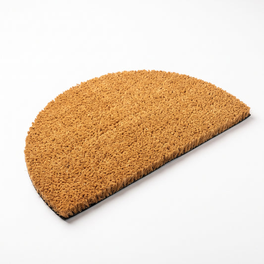 Paillasson coco demi-lune sur mesure, photo produit sur fond blanc